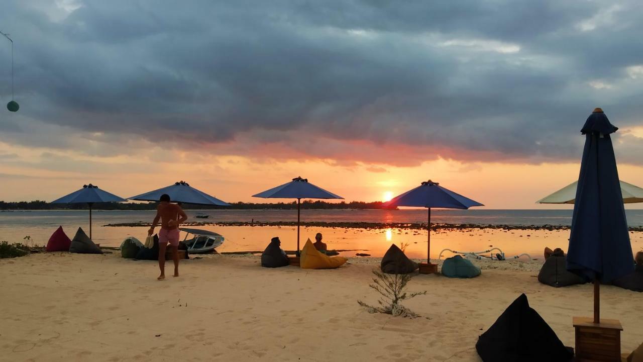 Sunset Beach Bungalow Гілі-Мено Екстер'єр фото