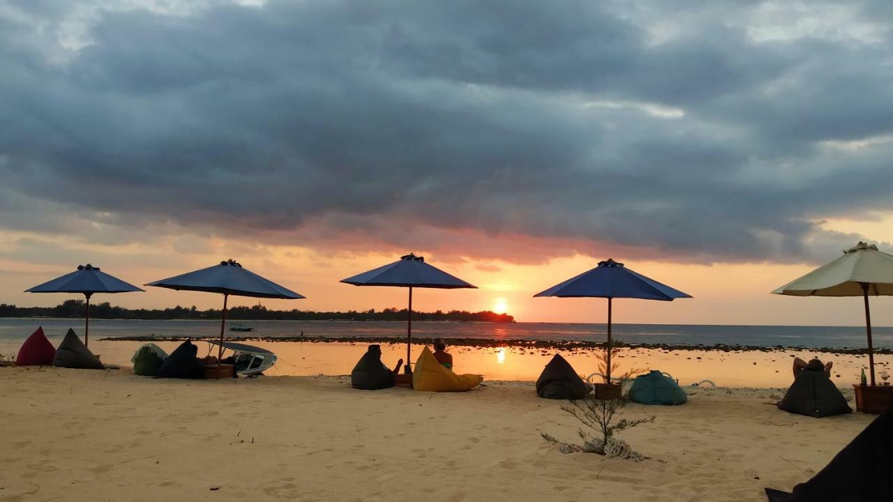 Sunset Beach Bungalow Гілі-Мено Екстер'єр фото