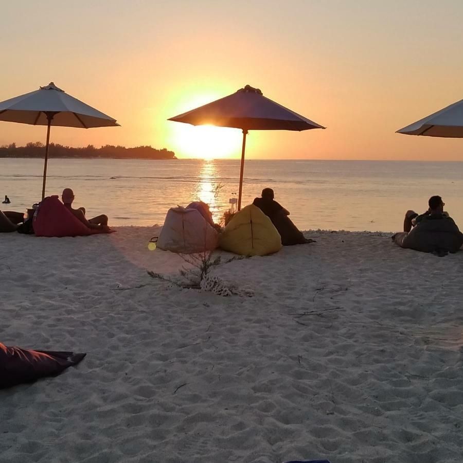 Sunset Beach Bungalow Гілі-Мено Екстер'єр фото