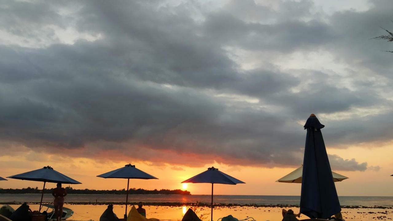 Sunset Beach Bungalow Гілі-Мено Екстер'єр фото